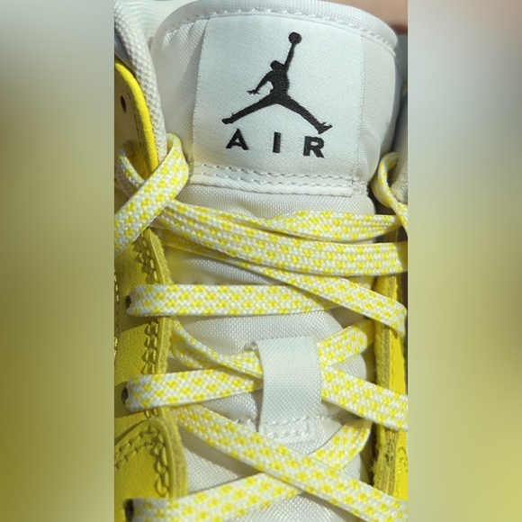 Jordan Youth Air 1 Mid Gs Dynamic yellow wore once but they’re to small for me - Picture 4 of 8